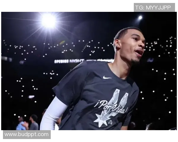 文班亚马新秀赛季表现惊艳场均20分10篮板3盖帽领跑全联盟